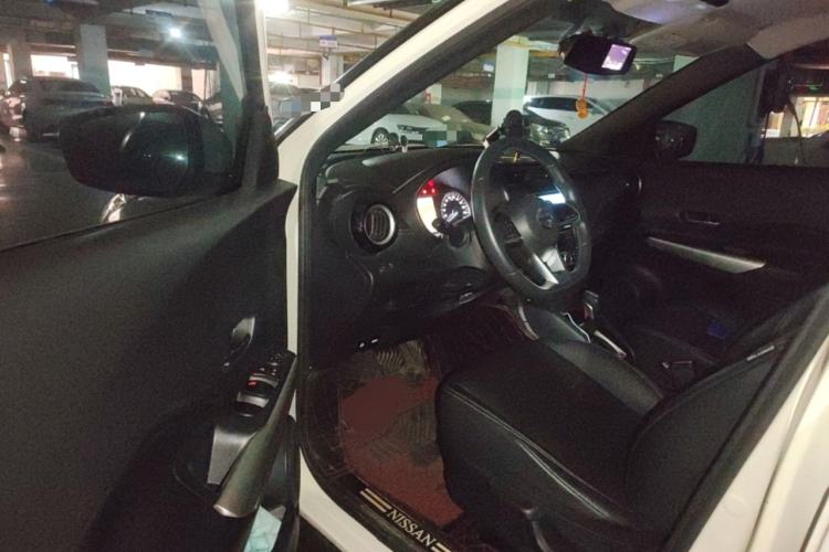 Used Nissan Kicks 2018 1.5L CVT Smart Connect Luxury Edition Driver Seat
