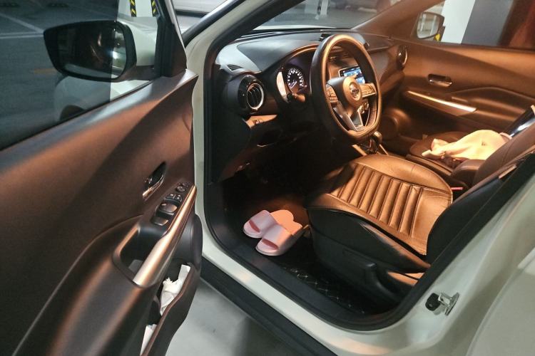 Used Nissan Kicks 2018 1.5L CVT Smart Connect Luxury Edition Driver Seat