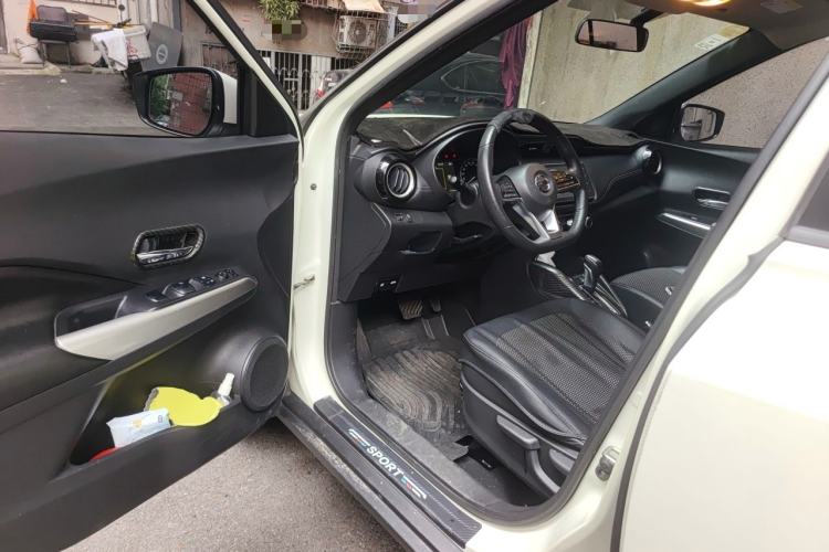 Used Nissan Kicks 2018 1.5L CVT Smart Connect Luxury Edition Driver Seat