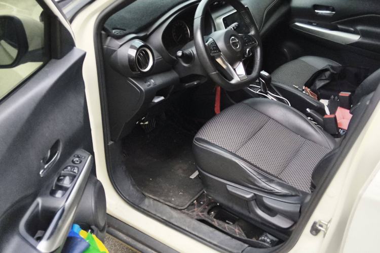 Used Nissan Kicks 2018 1.5L CVT Smart Connect Luxury Edition Driver Seat
