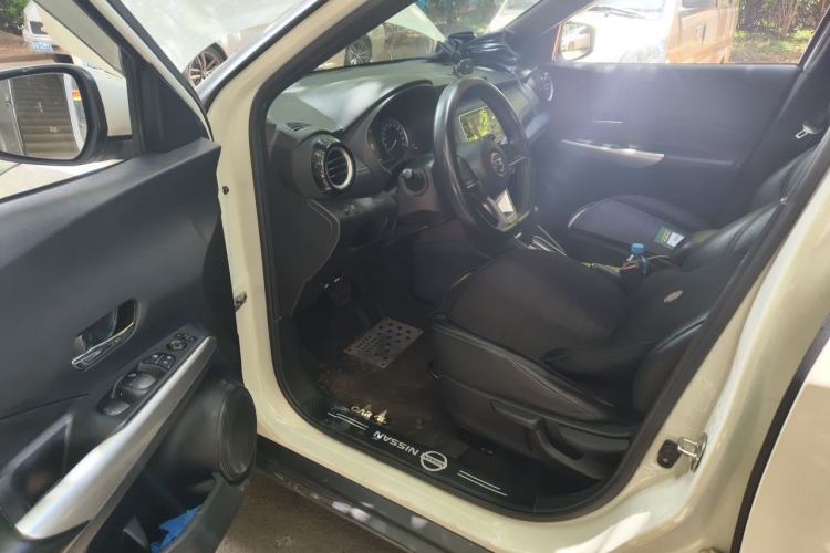 Used Nissan Kicks 2018 1.5L CVT Smart Connect Luxury Edition Driver Seat