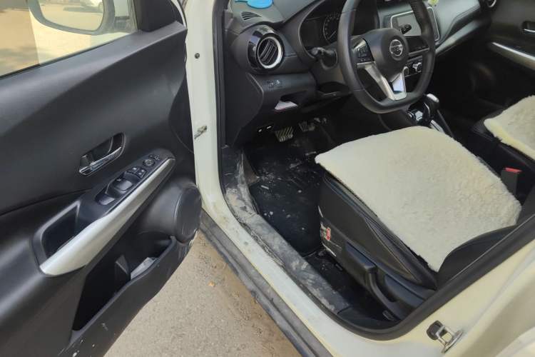 Used Nissan Kicks 2018 1.5L CVT Smart Connect Luxury Edition Driver Seat