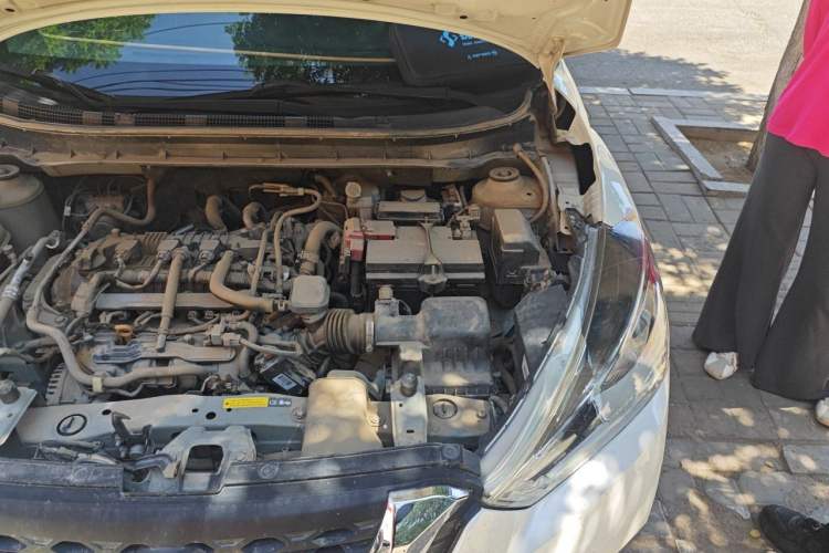 Used Nissan Kicks 2018 1.5L CVT Smart Connect Luxury Edition Engine Bay Left
