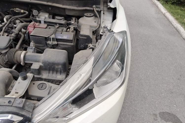 Used Nissan Kicks 2018 1.5L CVT Smart Connect Luxury Edition Engine Bay Left