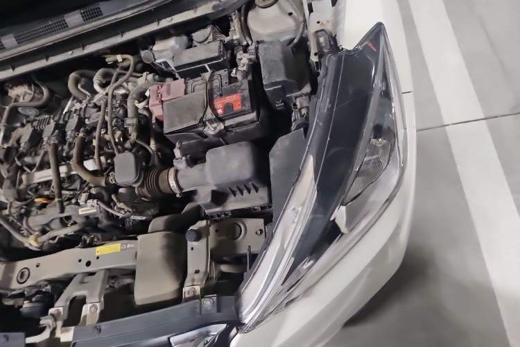 Used Nissan Kicks 2018 1.5L CVT Smart Connect Luxury Edition Engine Bay Left