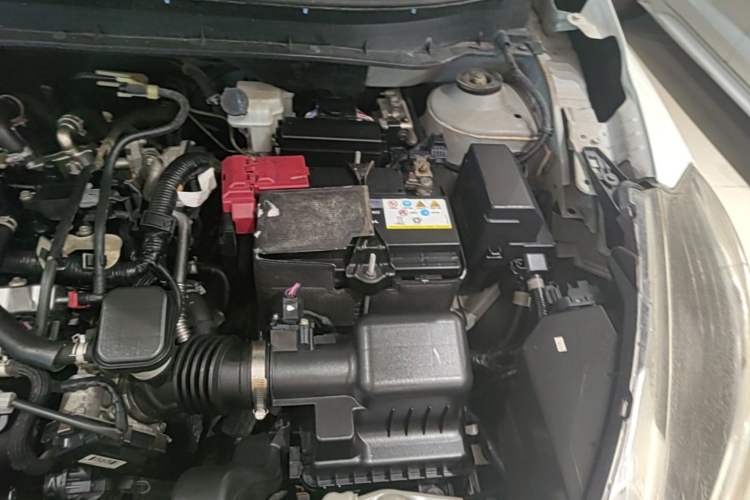 Used Nissan Kicks 2018 1.5L CVT Smart Connect Luxury Edition Engine Bay Left