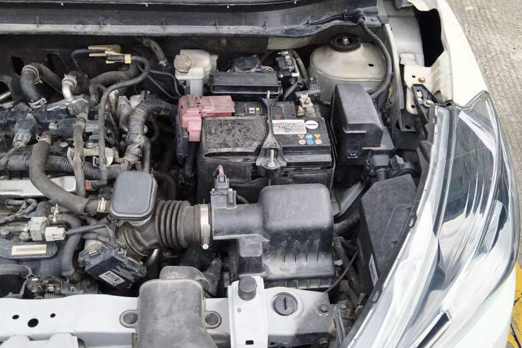 Used Nissan Kicks 2018 1.5L CVT Smart Connect Luxury Edition Engine Bay Left