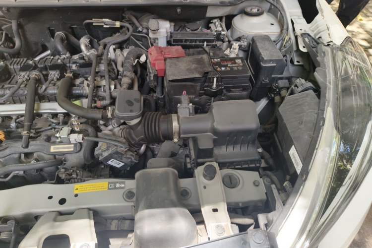 Used Nissan Kicks 2018 1.5L CVT Smart Connect Luxury Edition Engine Bay Left