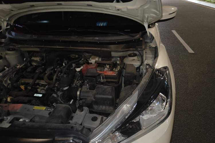 Used Nissan Kicks 2018 1.5L CVT Smart Connect Luxury Edition Engine Bay Left