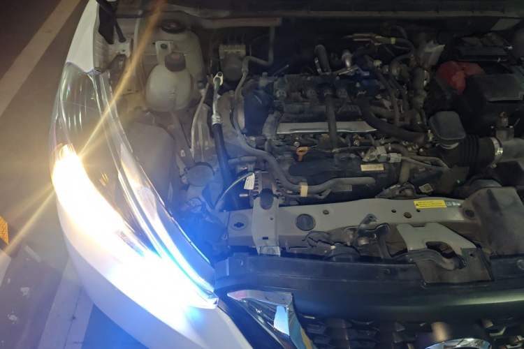 Used Nissan Kicks 2018 1.5L CVT Smart Connect Luxury Edition Engine Bay Right