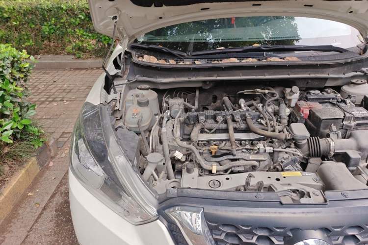 Used Nissan Kicks 2018 1.5L CVT Smart Connect Luxury Edition Engine Bay Right