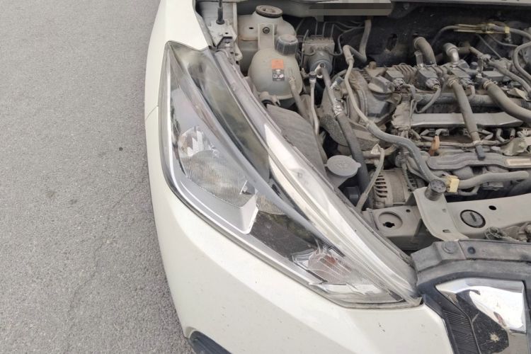 Used Nissan Kicks 2018 1.5L CVT Smart Connect Luxury Edition Engine Bay Right