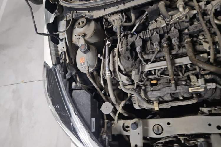 Used Nissan Kicks 2018 1.5L CVT Smart Connect Luxury Edition Engine Bay Right