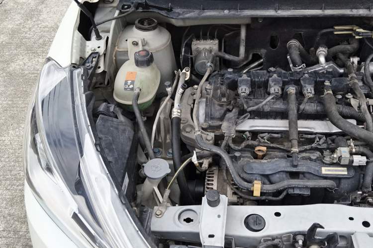 Used Nissan Kicks 2018 1.5L CVT Smart Connect Luxury Edition Engine Bay Right
