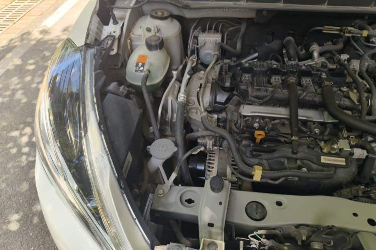 Used Nissan Kicks 2018 1.5L CVT Smart Connect Luxury Edition Engine Bay Right