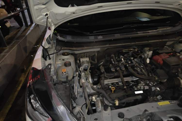 Used Nissan Kicks 2018 1.5L CVT Smart Connect Luxury Edition Engine Bay Right