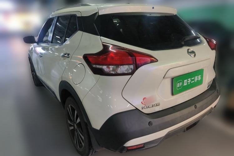 Used Nissan Kicks 2018 1.5L CVT Smart Connect Luxury Edition Exterior 3