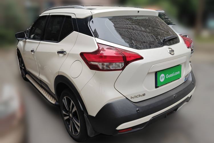 Used Nissan Kicks 2018 1.5L CVT Smart Connect Luxury Edition Exterior 3