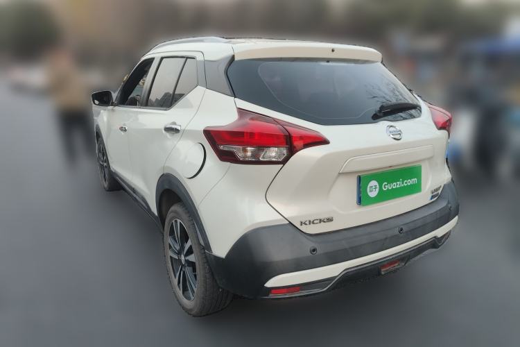 Used Nissan Kicks 2018 1.5L CVT Smart Connect Luxury Edition Exterior 3
