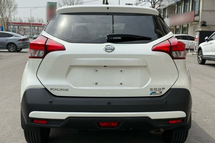 Used Nissan Kicks 2018 1.5L CVT Smart Connect Luxury Edition Exterior 3