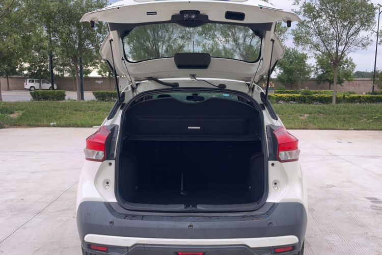 Used Nissan Kicks 2018 1.5L CVT Smart Connect Luxury Edition Exterior 3