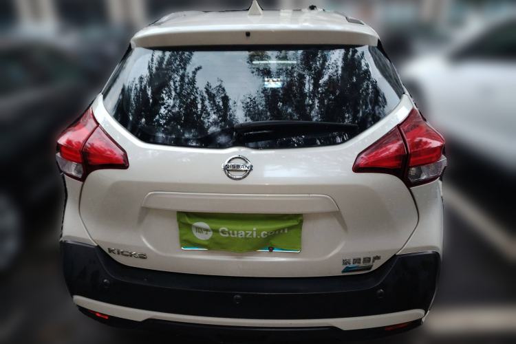 Used Nissan Kicks 2018 1.5L CVT Smart Connect Luxury Edition Exterior 4