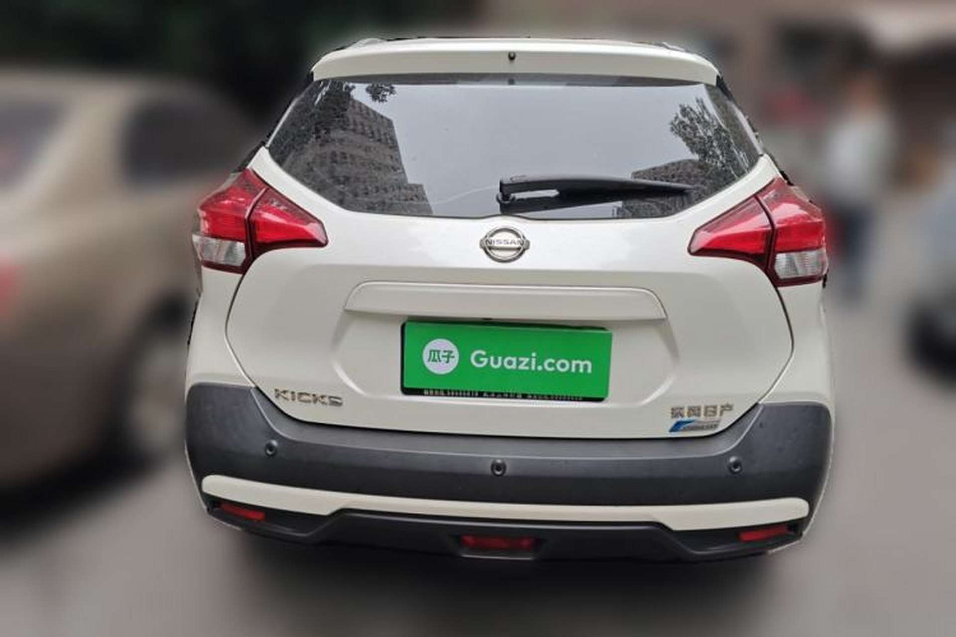 Used Nissan Kicks 2018 1.5L CVT Smart Connect Luxury Edition Exterior 4