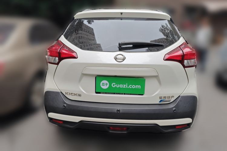 Used Nissan Kicks 2018 1.5L CVT Smart Connect Luxury Edition Exterior 4