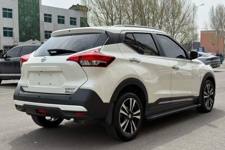 Used Nissan Kicks 2018 1.5L CVT Smart Connect Luxury Edition Exterior 4