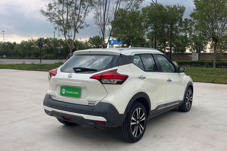 Used Nissan Kicks 2018 1.5L CVT Smart Connect Luxury Edition Exterior 4