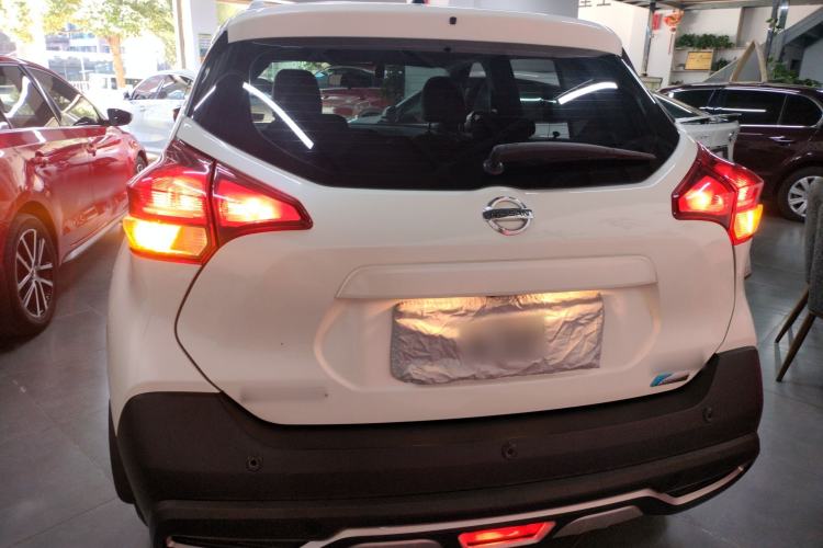Used Nissan Kicks 2018 1.5L CVT Smart Connect Luxury Edition Exterior 4