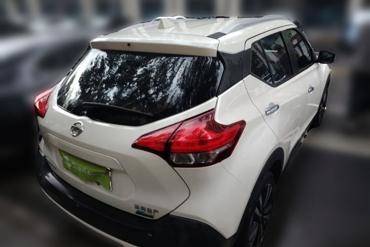 Used Nissan Kicks 2018 1.5L CVT Smart Connect Luxury Edition Exterior 5