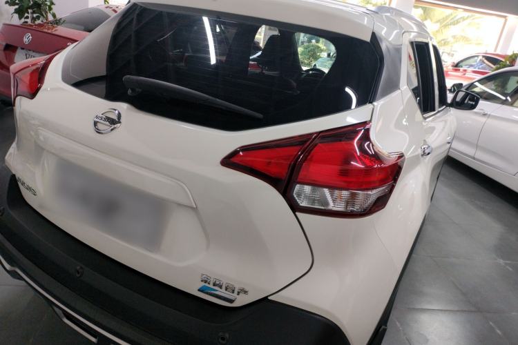 Used Nissan Kicks 2018 1.5L CVT Smart Connect Luxury Edition Exterior 5