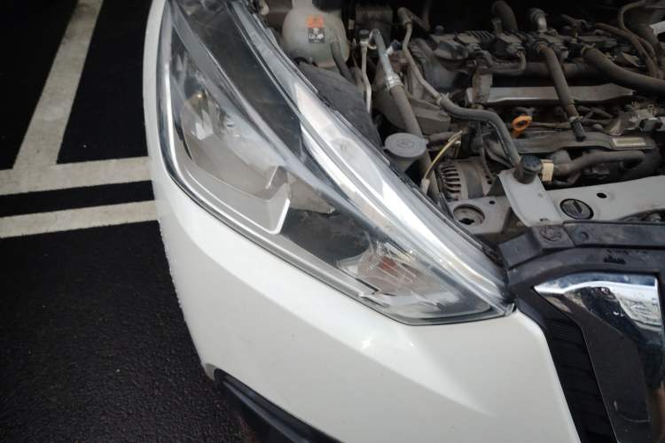 Used Nissan Kicks 2018 1.5L CVT Smart Connect Luxury Edition Exterior 6