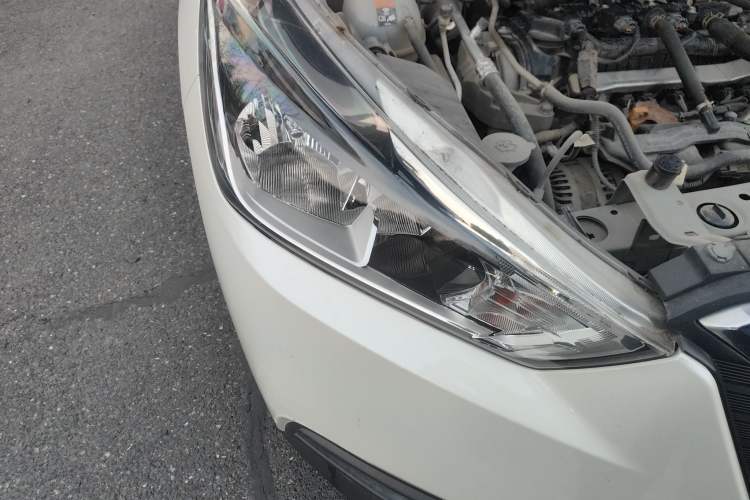 Used Nissan Kicks 2018 1.5L CVT Smart Connect Luxury Edition Exterior 6
