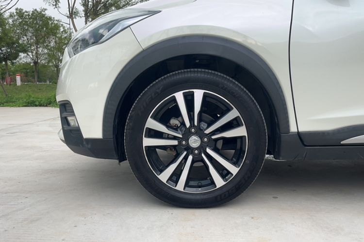 Used Nissan Kicks 2018 1.5L CVT Smart Connect Luxury Edition Exterior 6