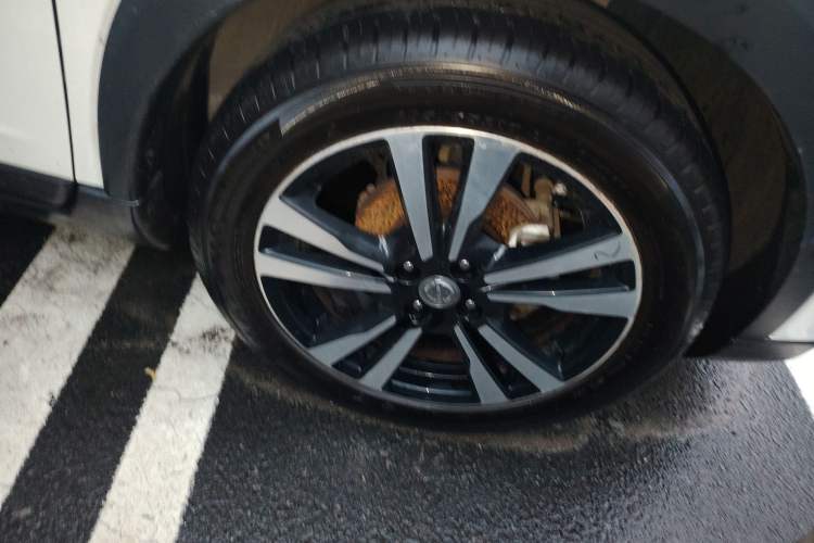 Used Nissan Kicks 2018 1.5L CVT Smart Connect Luxury Edition Exterior 7