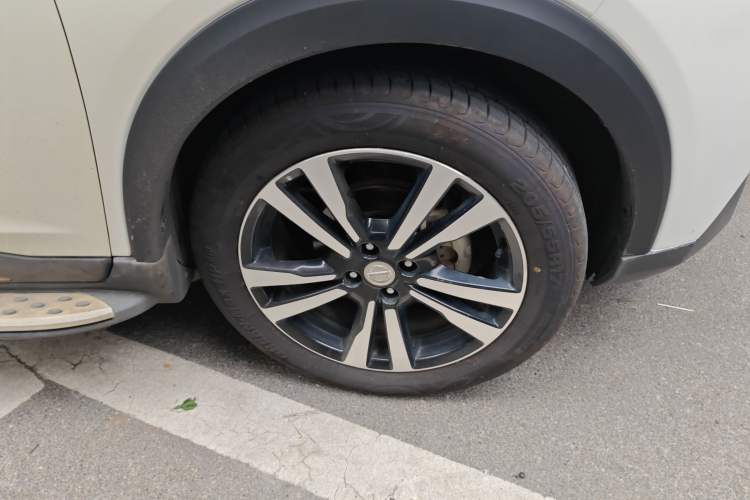 Used Nissan Kicks 2018 1.5L CVT Smart Connect Luxury Edition Exterior 7