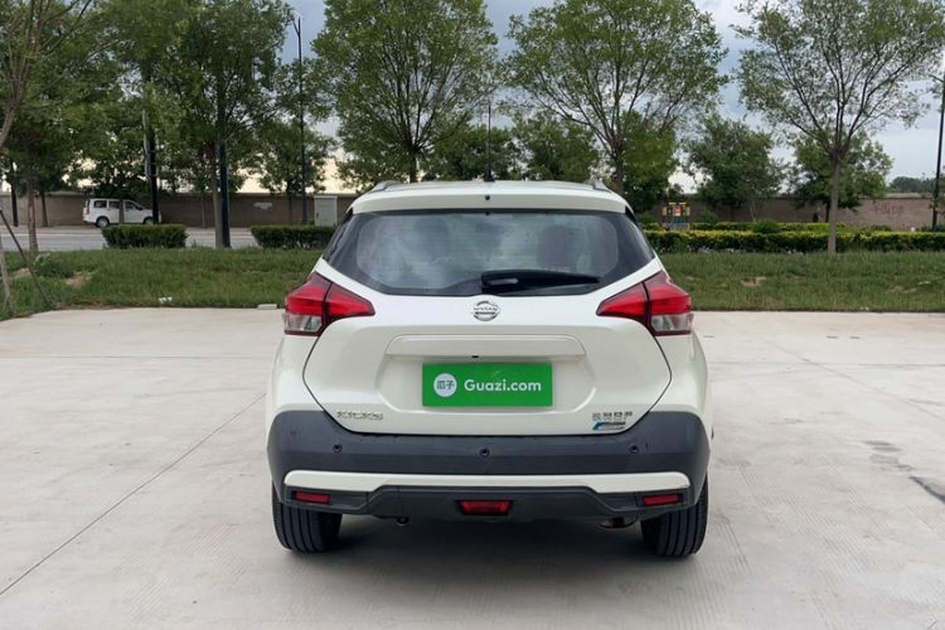 Used Nissan Kicks 2018 1.5L CVT Smart Connect Luxury Edition Exterior 7