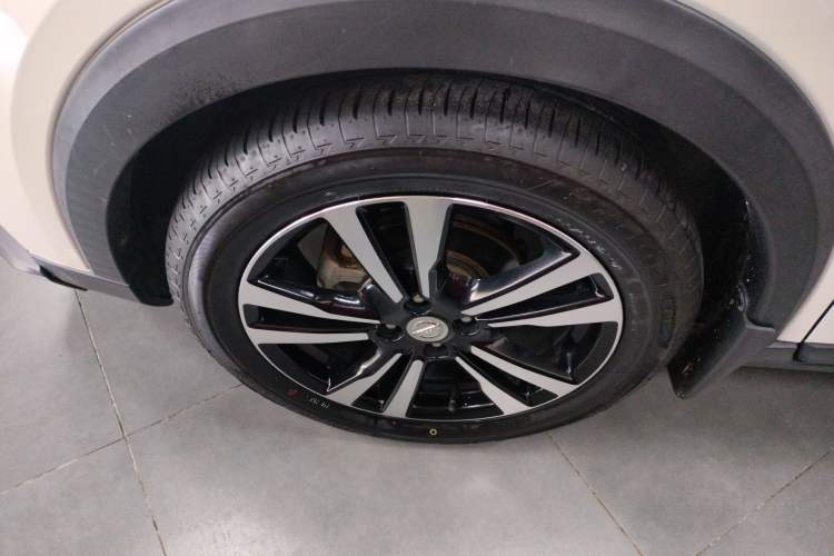 Used Nissan Kicks 2018 1.5L CVT Smart Connect Luxury Edition Exterior 7