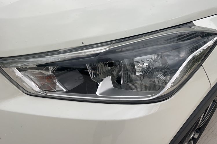 Used Nissan Kicks 2018 1.5L CVT Smart Connect Luxury Edition Exterior 8