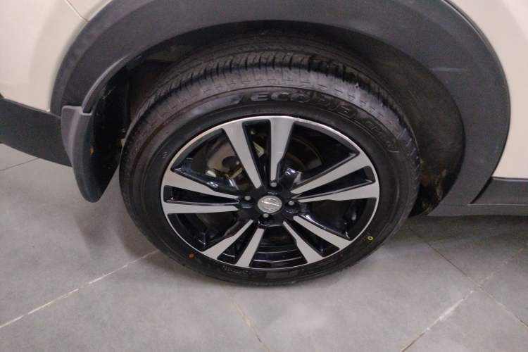 Used Nissan Kicks 2018 1.5L CVT Smart Connect Luxury Edition Exterior 8