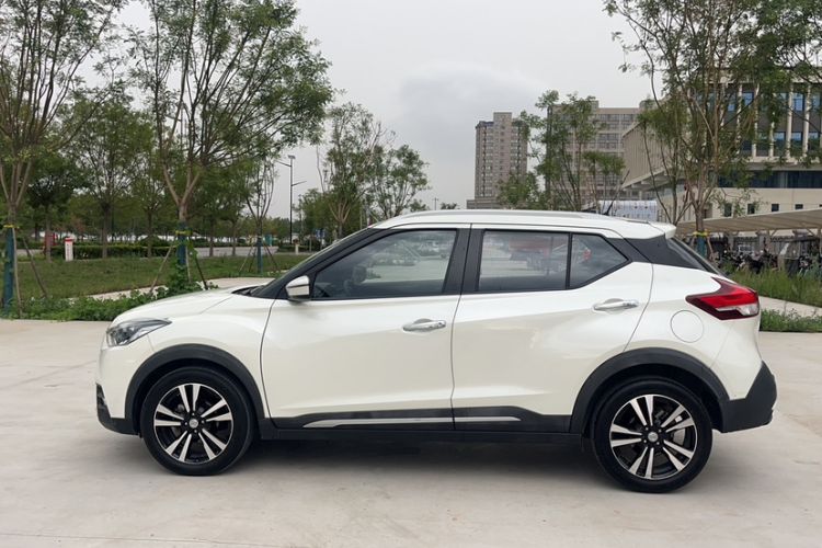 Used Nissan Kicks 2018 1.5L CVT Smart Connect Luxury Edition Exterior 9