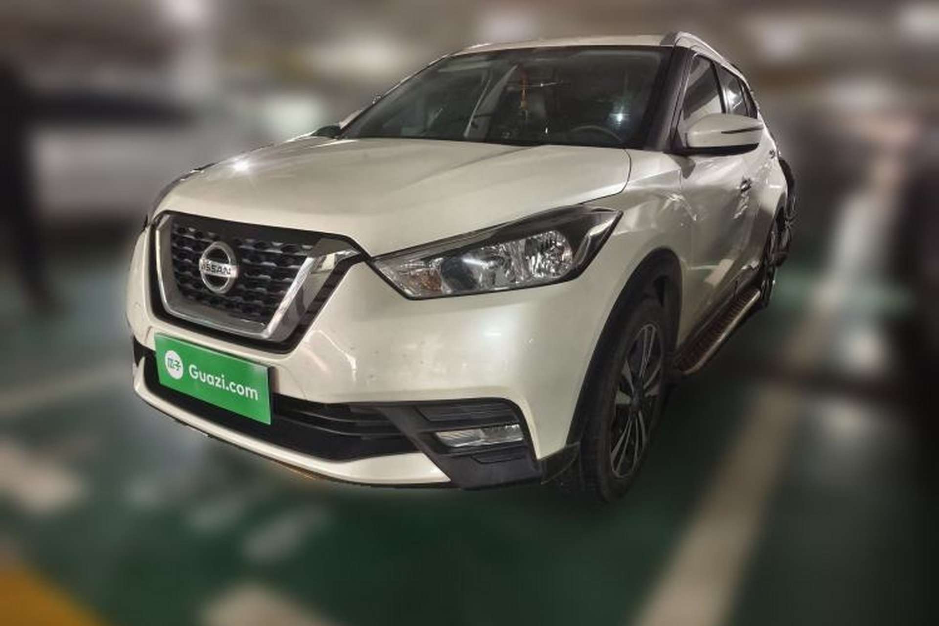Used Nissan Kicks 2018 1.5L CVT Smart Connect Luxury Edition Front Left 45 Deg
