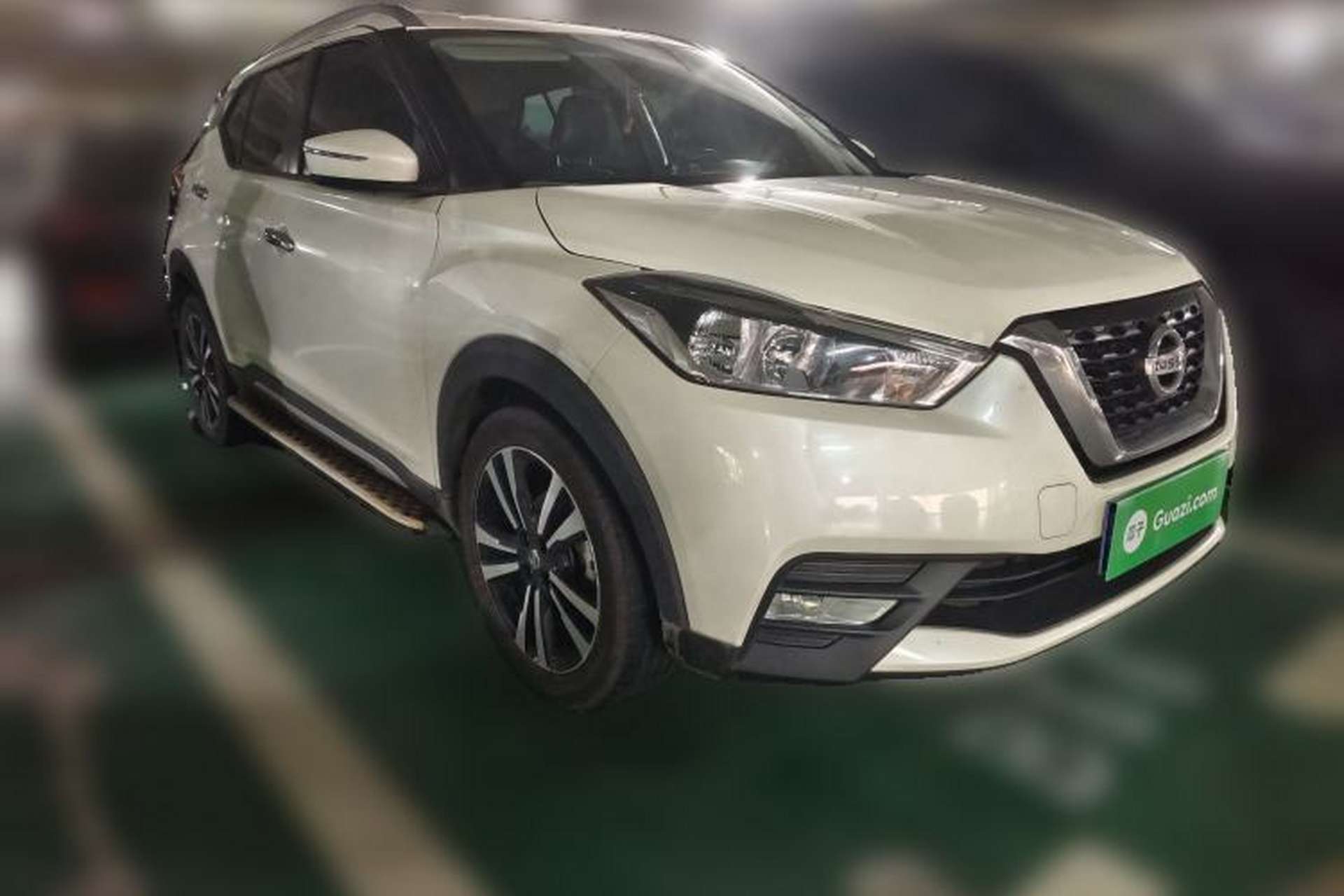Used Nissan Kicks 2018 1.5L CVT Smart Connect Luxury Edition Front Right 45 Deg