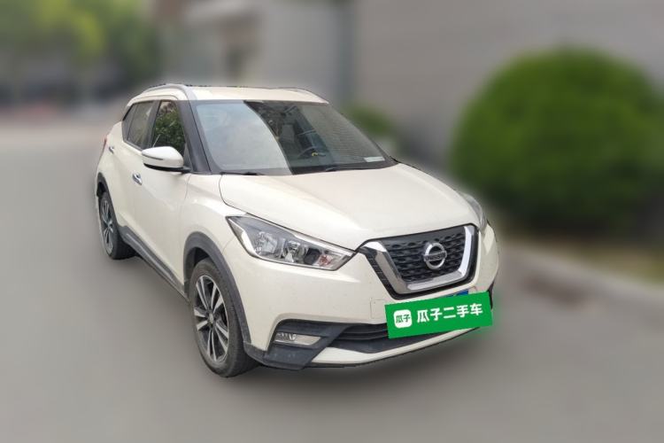 Used Nissan Kicks 2018 1.5L CVT Smart Connect Luxury Edition Front Right 45 Deg