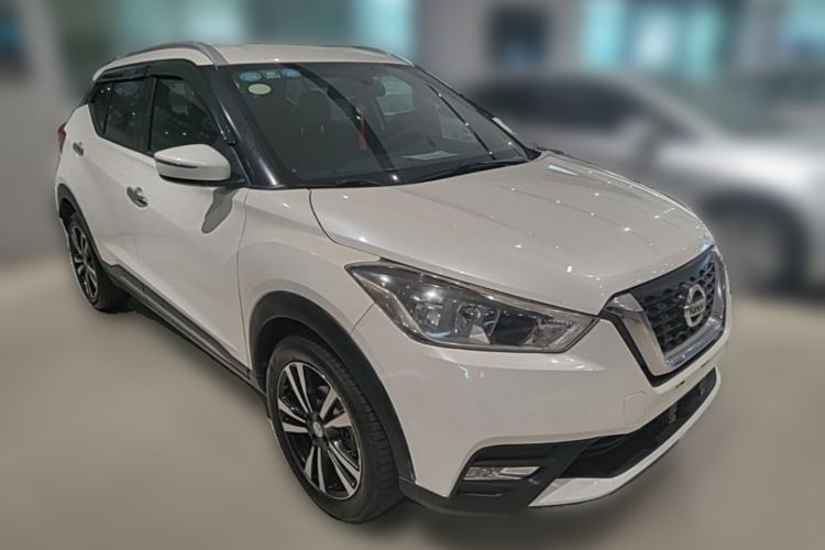 Used Nissan Kicks 2018 1.5L CVT Smart Connect Luxury Edition Front Right 45 Deg