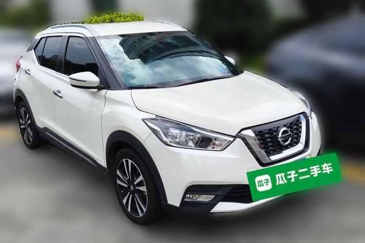 Used Nissan Kicks 2018 1.5L CVT Smart Connect Luxury Edition Front Right 45 Deg