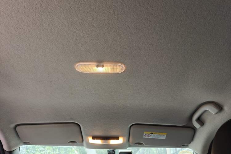 Used Nissan Kicks 2018 1.5L CVT Smart Connect Luxury Edition Headliner