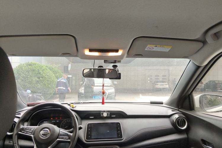 Used Nissan Kicks 2018 1.5L CVT Smart Connect Luxury Edition Headliner